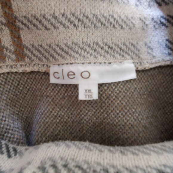 Cleo cream and tan plaid sweater, XXL, button detail - Picture 3 of 5